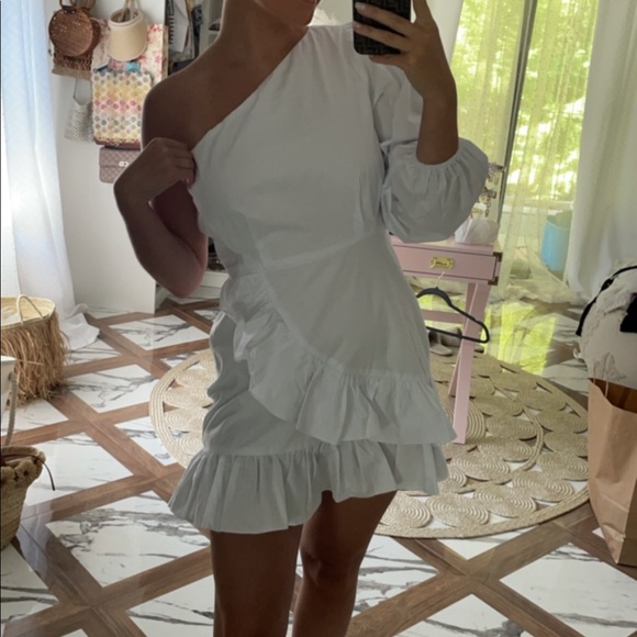 One shoulder white dress - Picture 2 of 5